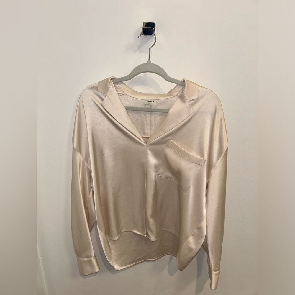 Aritzia Babaton Satin Longsleeve Shirt 🤍